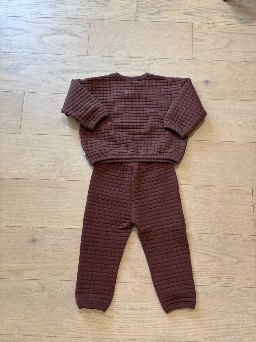 Quincy Mae maroon quilted sweatshirt set, size 2-3Y